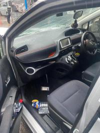 2016 Toyota  NHP170 image 4