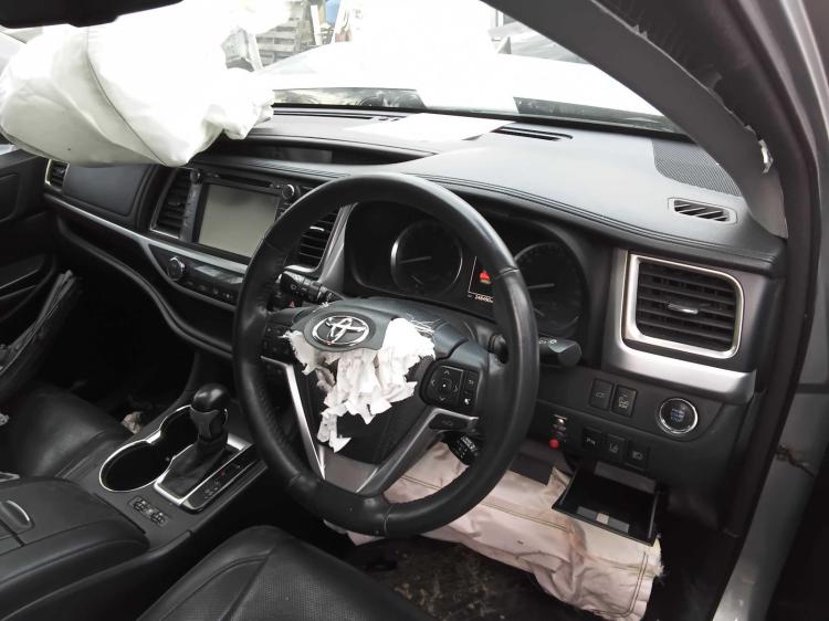 toyota Kluger GRANDE May 2014 Parts & Wrecking