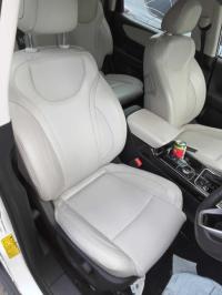 2023 Mahindra Xuv700 AX7L image 4