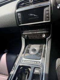 2018 Jaguar Xe image 4