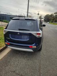 2015 Mitsubishi Outlander OUTLANDER image 4