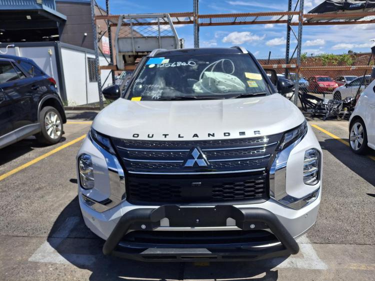 mitsubishi Outlander ZM Apr 2022 Parts & Wrecking