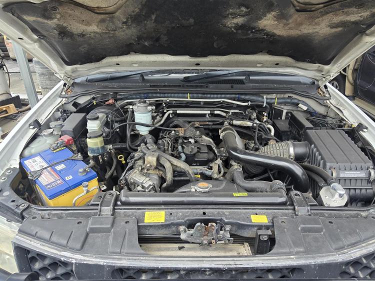 nissan Navara D40 ST-X Aug 2011 Parts & Wrecking