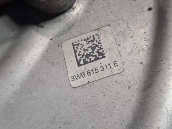 audi A4 2.0 TFSI CUATTRO Dec 2018 LEFT FRONT HUB ASSEMBLY 