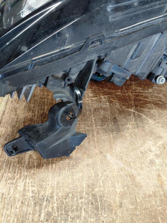 renault Kaleos XZG Nov 2018 LEFT HEADLAMP 