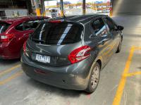 2015 Peugeot 208 image 4