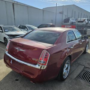 2013 Chrysler 300c image 4