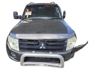 2012 Mitsubishi Pajero NW GLX image 4