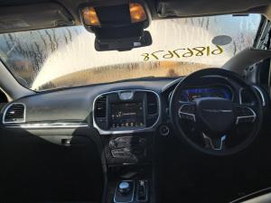 2015 Chrysler 300c LX2 image 4