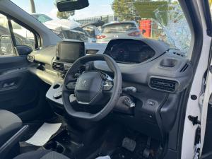 2022 Peugeot Partner K9 image 4