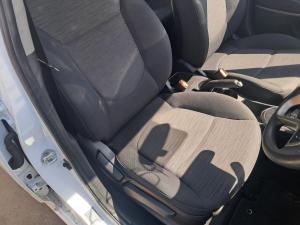 2017 Hyundai Accent RB image 4