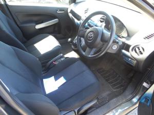 2011 Mazda 2 DE image 4