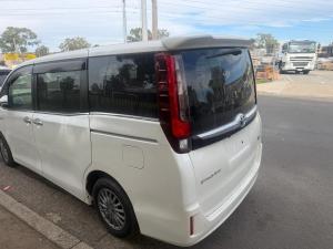 2016 Toyota Noah image 4