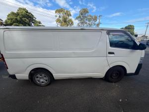 2011 Toyota Hiace image 4