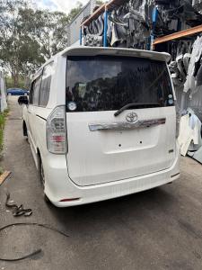 2011 Toyota  R70 image 4
