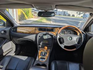 2005 Jaguar S Type image 4