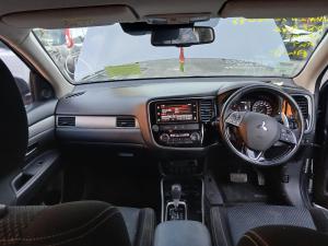 2018 Mitsubishi Outlander ZJ-ZL image 4