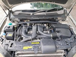 2004 Volvo image 4