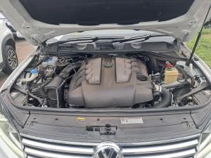 2016 Volkswagen Touareg 7P image 4