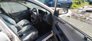 2000 Mazda 323 image 4