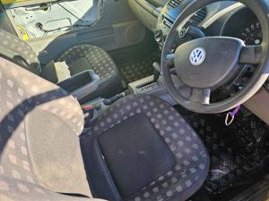 2005 Volkswagen Beetle image 4
