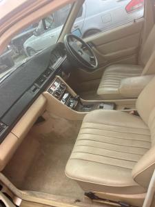 1986 Mercedes Benz 300e image 4