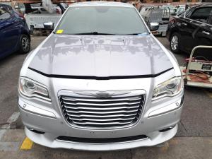 2013 Chrysler 300c LX image 4