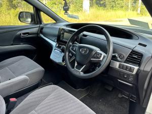 2016 Toyota image 4