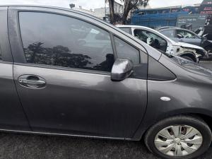 2015 Toyota Yaris image 4