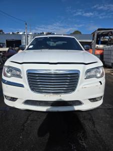 2013 Chrysler 300c image 4