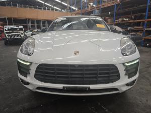 2015 Porsche Macan 3.0DT CTBA AUTO 7-SPD 4WD 95B S image 4