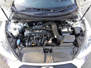 2014 Hyundai Veloster SR TURBO image 4