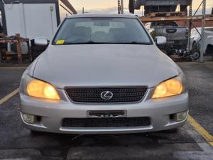 1999 Lexus Is image 4