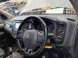 2016 Mitsubishi Outlander ZJ-ZL image 4
