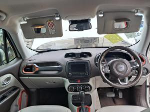 2015 Jeep Renegade BU image 4