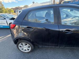 2011 Mazda 2 DE image 4
