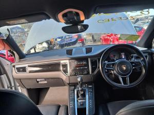 2016 Porsche Macan 95B image 4