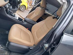 2019 Toyota Rav4 XA50 image 4