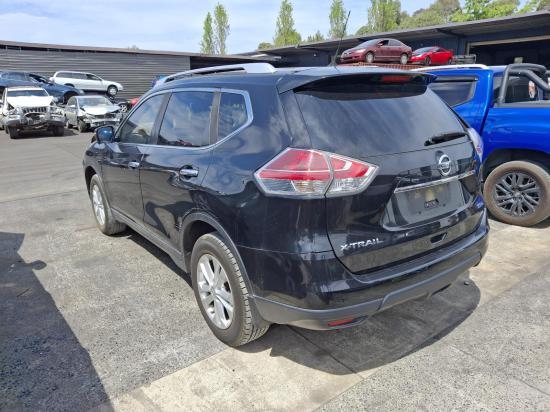 nissan xtrail LEFT FRONT DOOR 