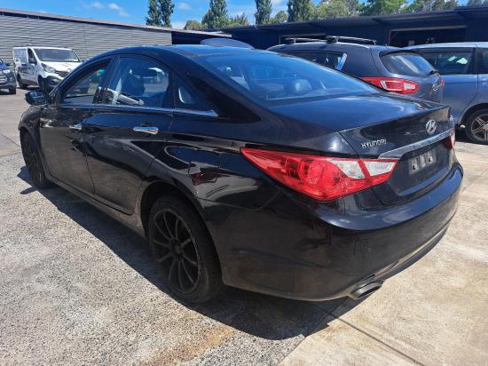hyundai i45 LEFT REEAR DOOR 