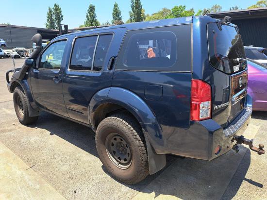 nissan pathfinder RIGHT FRINT DOOR 