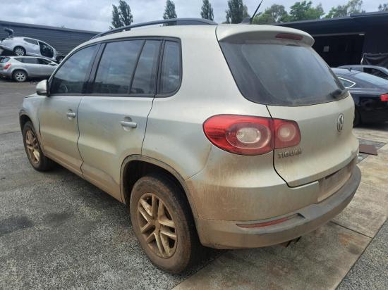 volkswagen tiguan LEFT FRONT DOOR 