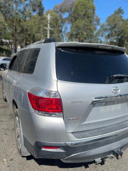 toyota Kluger Nov 2013 Parts & Wrecking