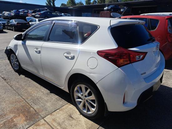 toyota Corolla ZRE182R Aug 2013 LEFT FRONT DOOR 
