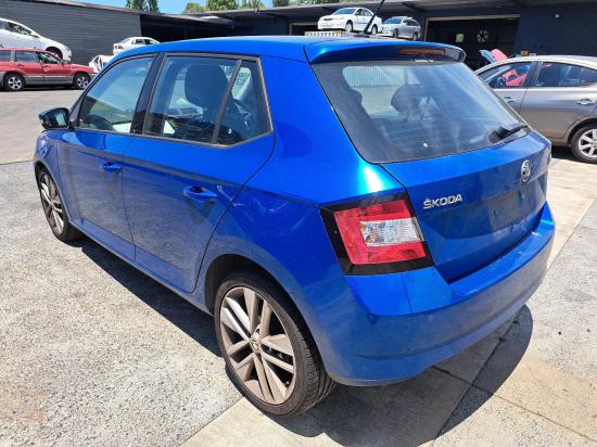 skoda  fabia LEFT REAR DOOR 