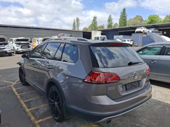 volkswagen Golf 2016 LEFT REAR DOOR 
