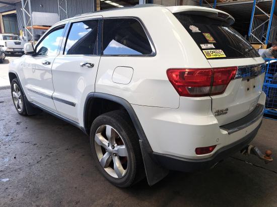 jeep Grandcherokee WK Oct 2012 WASHER BOTTLE 