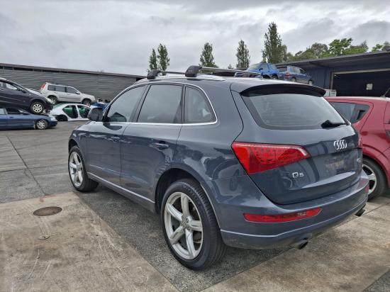 audi Q5 8R Nov 2011 LEFT GUARD 