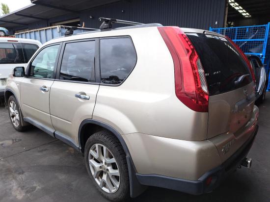 nissan x_trail RIGHT FRONT DOOR 