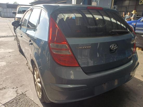hyundai I30 FD Dec 2009 LEFT FROTN HUB ASSEMBLY 